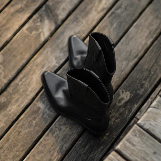 【阿么古纹马皮鞋】重工V口刺绣西部牛仔靴女2025新款小方头短靴5CM 商品图2