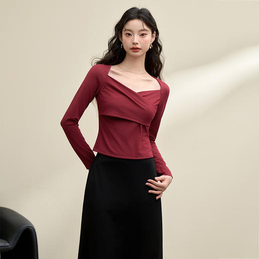 西遇法式方领长袖T恤女早春新款修身短款收腰红色露锁骨上衣D3142049 商品图4