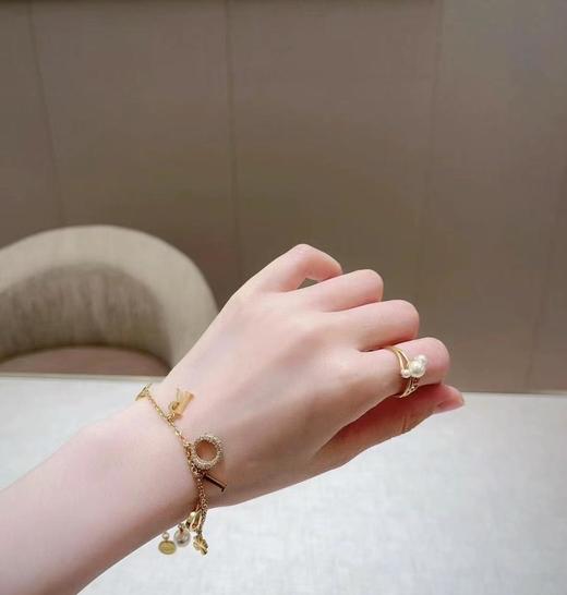 迪奥字母蜜蜂星星手链（XJ） 商品图3