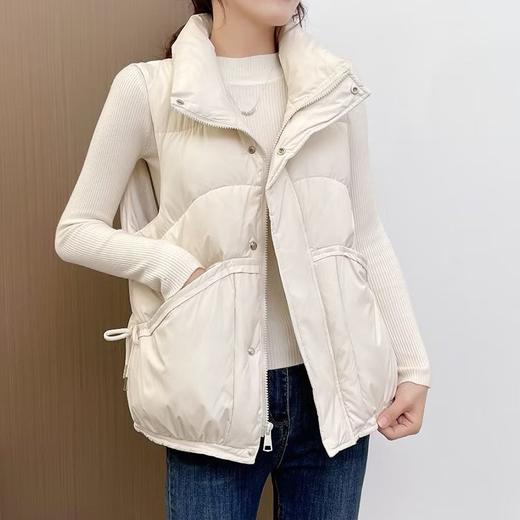 【“羽“众不同❗️百搭马夹背心】冬季新款白鸭绒品质保暖服饰，甄选高充绒量，加厚锁温，强效御寒，外穿短款时尚宽松百搭马夹背心L 商品图2