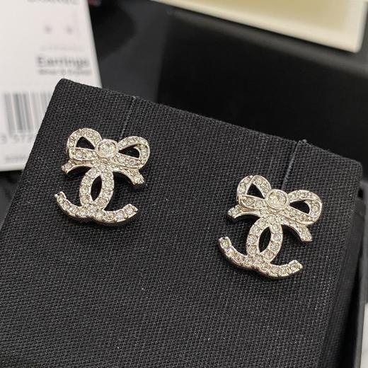 香奈儿-蝴蝶结连C水钻耳钉（XTY） 商品图2