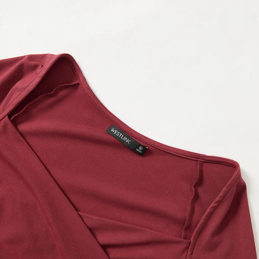 西遇法式方领长袖T恤女早春新款修身短款收腰红色露锁骨上衣D3142049 商品图5