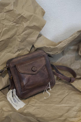 Munoz Vrandecic  石褐色小号信封包