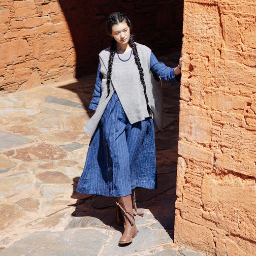 绽放561朵/早秋不规则设计感叠搭毛衫无袖背心圆领烟灰色保暖马甲 商品图2