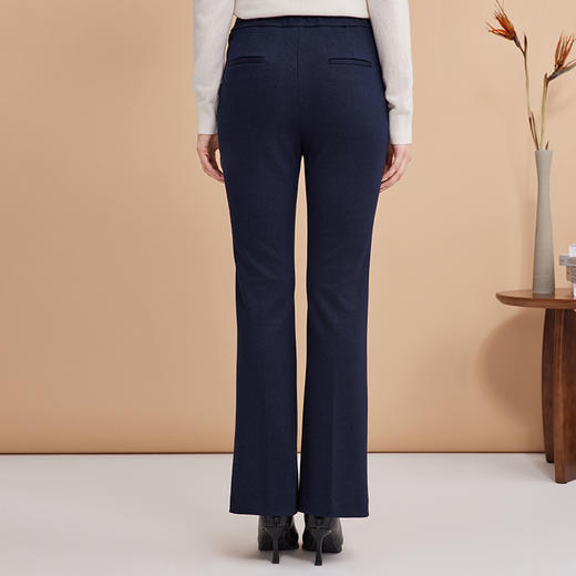 EITIE爱特爱舒适微弹显瘦微喇通勤深蓝百搭休闲长裤秋季新款D2405407 商品图4