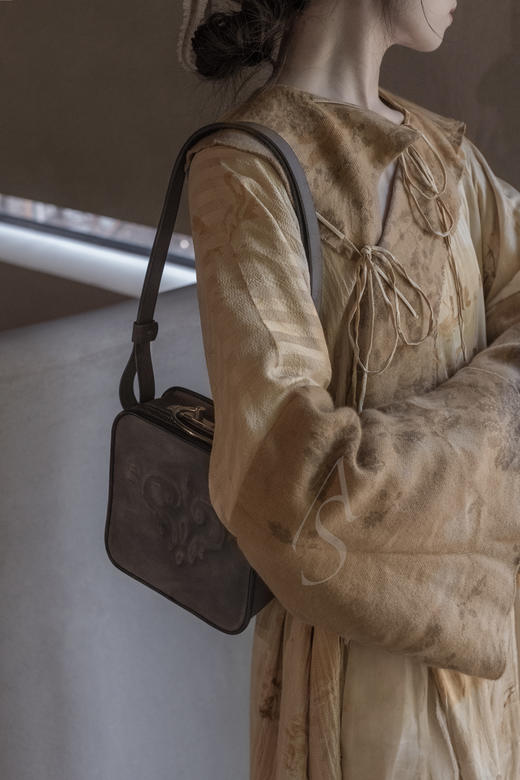 Munoz Vrandecic  浅石色小号浮雕方形包 商品图3