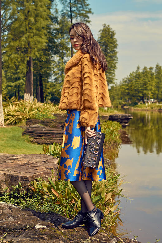 《画尽世界光影，只为挚爱的女人》--白杨树 黄色水貂皮草6P6691 商品图5