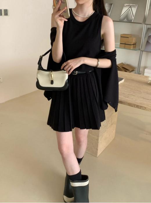 🌿【岚可可法式针织背心裙开衫两件套】🌸1、宽松版型包容一切身材💕，基础双色百搭不挑人~ 🌞🌞🌞 2、英式留学风格，轻轻松松穿出韩剧校园女主款✅✅✅  商品图5