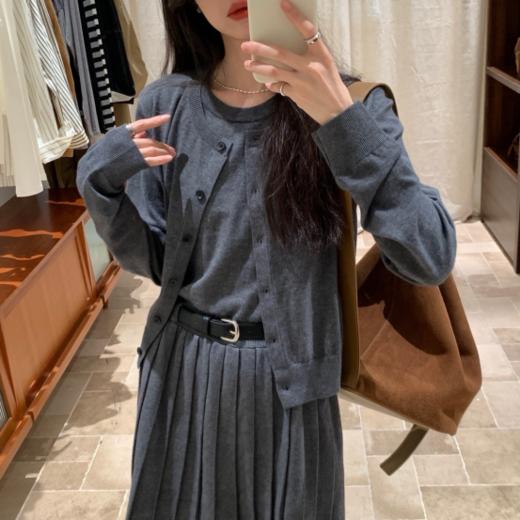 🌿【岚可可法式针织背心裙开衫两件套】🌸1、宽松版型包容一切身材💕，基础双色百搭不挑人~ 🌞🌞🌞 2、英式留学风格，轻轻松松穿出韩剧校园女主款✅✅✅  商品图0