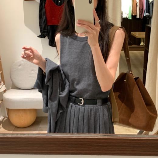 🌿【岚可可法式针织背心裙开衫两件套】🌸1、宽松版型包容一切身材💕，基础双色百搭不挑人~ 🌞🌞🌞 2、英式留学风格，轻轻松松穿出韩剧校园女主款✅✅✅  商品图1