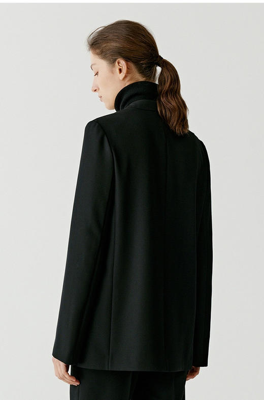 精纺羊毛西装外套 无领斜襟西装 职场女精英必备 进口精仿羊毛无领单西装 富有肌理感 线条简约干练 伞型袖型 造型别致 商品图4