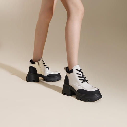 千百度厚底增高马丁靴女款冬季漆皮时尚显瘦洋气小短靴A24583333 商品图2