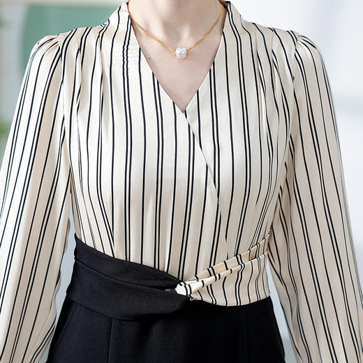 QYMKED-6488-Y 长袖条纹连衣裙拼结时尚假两件中长款包臀裙秋季新款女装A字裙 商品图3