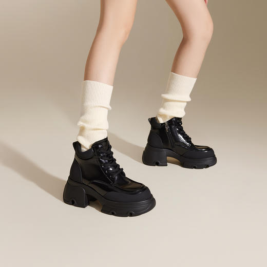 千百度厚底增高马丁靴女款冬季漆皮时尚显瘦洋气小短靴A24583333 商品图4