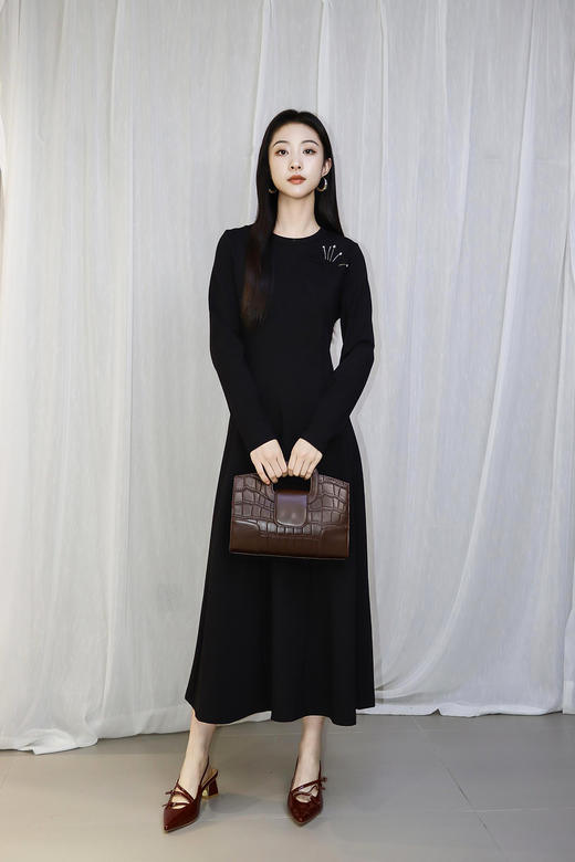 空气层收腰漆黑色连衣裙HJ3S92 商品图5