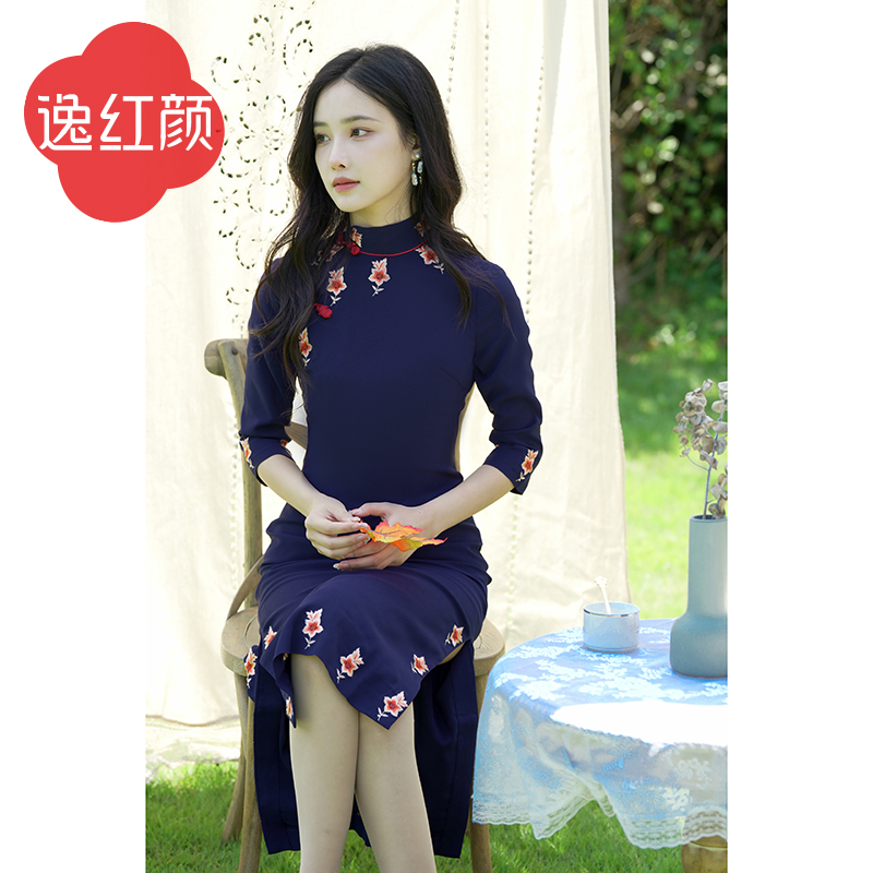 上海逸红颜 千桦 2025秋冬新款博物馆同款刺绣书卷气老画报蓝旗袍