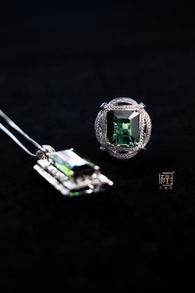 18K白金精品铬绿碧玺戒指、吊坠