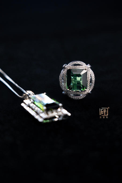 18K白金精品铬绿碧玺戒指、吊坠 商品图0