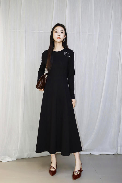 空气层收腰漆黑色连衣裙HJ3S92 商品图3