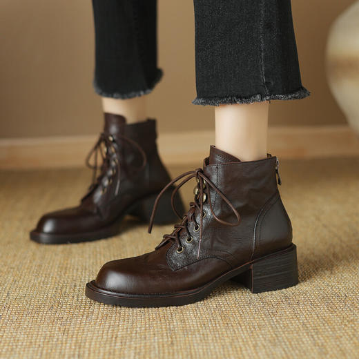 【预售5天】手抓纹羊皮褶皱质感系带休闲风马丁靴秋冬季新款学院风时尚短筒靴XS&AC9553 商品图0