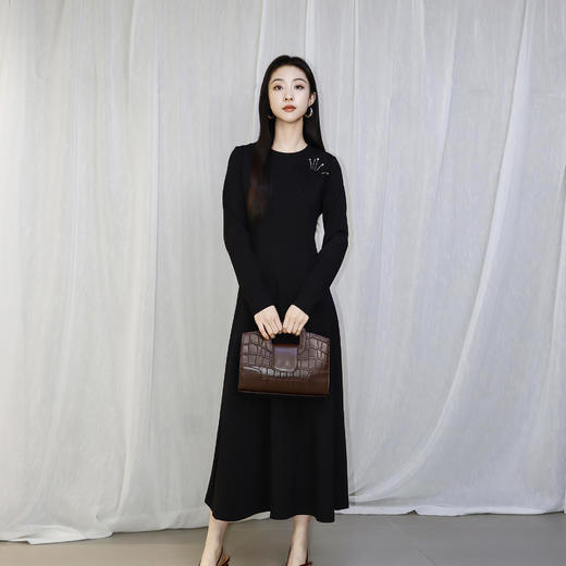 空气层收腰漆黑色连衣裙HJ3S92 商品图2