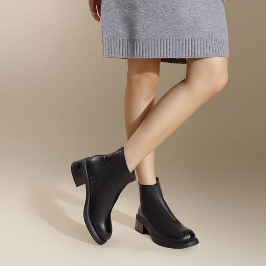 千百度美拉德粗跟羊皮时装靴女款冬季棕色短靴显瘦靴子A24570011 商品图2