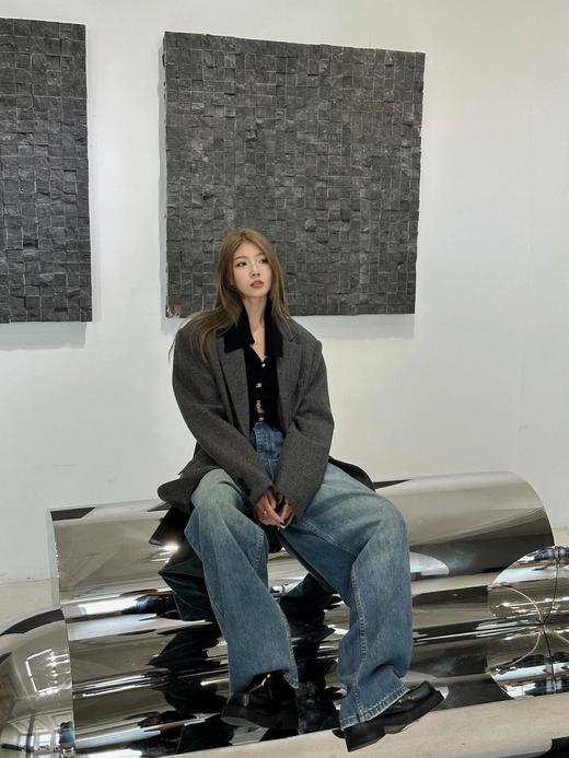 复古时髦香蕉垂感牛仔裤 优选四面弹针织牛仔布 亲和肌肤 自在无束 立裁打造弧度造型 整个裤管呈香蕉廓形 时髦好穿搭 腰部松紧抽绳双设计 舒适不勒腰 商品图7