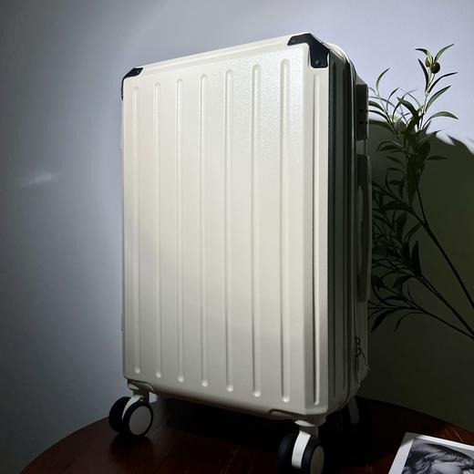 出行必备好物 【结实耐用 便捷出行】多功能行李箱拉杆箱 女高颜值带杯架万向轮旅行箱 商品图5