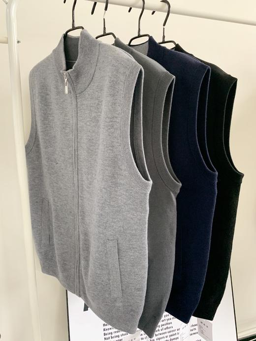 【现货】30%羊毛【马甲】整件双色集圈织法，织面紧实，耐磨抗起球性能极佳，内外两色，正肩版基础版型设计，简约舒适，休闲圆领，时尚又百搭。领口、袖口、下摆采用双层罗文提升紧实度与包裹感，品质佳JX32 商品图3