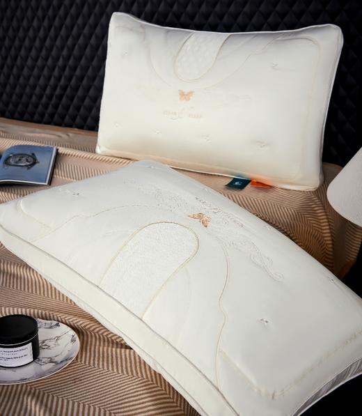 👍👍👍爆款推荐，超有料的美肤枕🌟【玛万生活蚕丝美肤枕】😍吹爆你的睡眠体验！🛌 ✅ᵕ̈ 莱赛尔纤维天丝面料，🌈🌈尽显轻奢 ✅ᵕ̈ 甄选中长蚕丝填充 商品图0