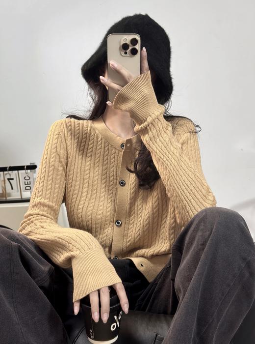 🔥春天必备💥⏩【HAMEOXS女士针织开衫】❗软糯亲肤💗上身超显气质~🔆春天穿真的绝绝子！好嫩！还有中灰/云灰/驼色经典色可选🟢羊毛混纺纱线！丝滑，有型，保暖，抗起球达到3级。 商品图7