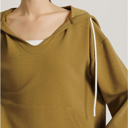 「藏肉显瘦 慵懒松弛 青春减龄」 大V领落肩休闲连帽卫衣-880009 商品图7