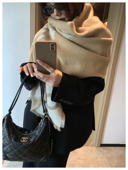 小香双C 双面提花渐变色围巾 100%山羊绒 商品图6