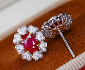 1.39克拉鸽血红宝石耳钉