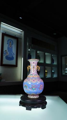 粉彩八宝万字纹双耳瓶