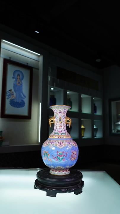 粉彩八宝万字纹双耳瓶 商品图0