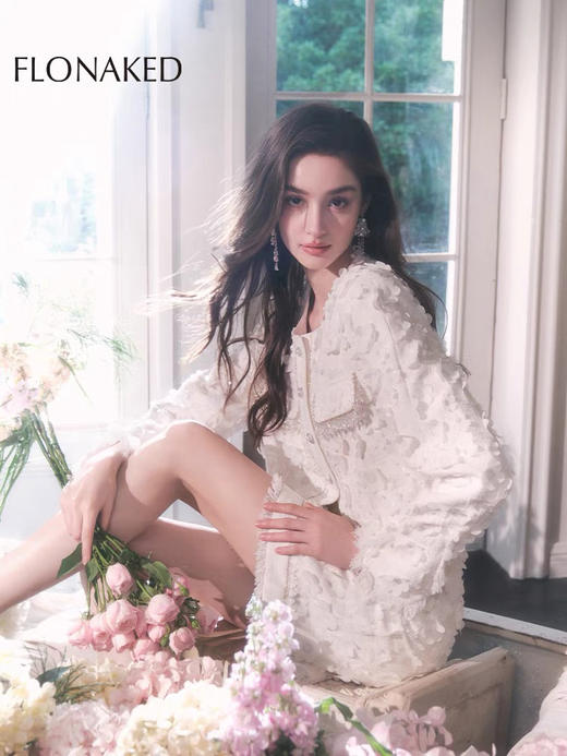 白色立体花朵双弧形粗花呢短外套 商品图1