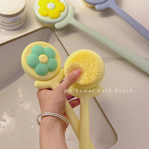 「29.9到手3支！花朵洗澡刷」洗澡刷搓澡刷背女士沐浴刷长柄软毛 居家日用身体刷子磨砂膏专用不求人清洁工具 商品图1