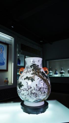 粉彩松鹤延年双耳福筒