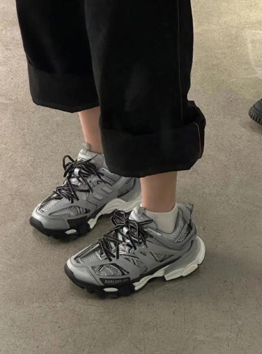 Balenciaga巴黎世家 Track 1.0 网布 圆头系带 运动休闲 减震防滑耐磨包裹性平衡 低帮 老爹鞋 银黑/黑色 商品图4