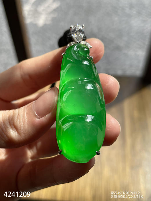 玻璃种艳绿福豆吊坠【4241209】具体价格微信咨询 商品图3