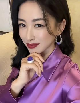 翡翠与黄金：明星富婆为何偏爱前者？