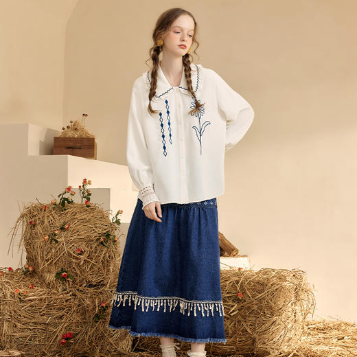 两三事舞动花魅2024秋季新款文艺风荷叶边翻领绣花长袖衬衫女宽松 商品图3