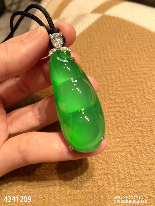 玻璃种艳绿福豆吊坠【4241209】具体价格微信咨询 商品图6