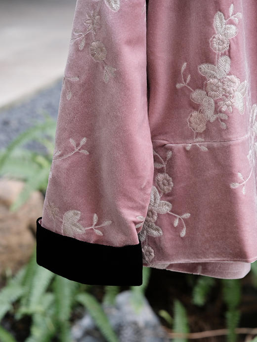 盛唐牡丹| 粉色丝绒绣花对襟外套 商品图5