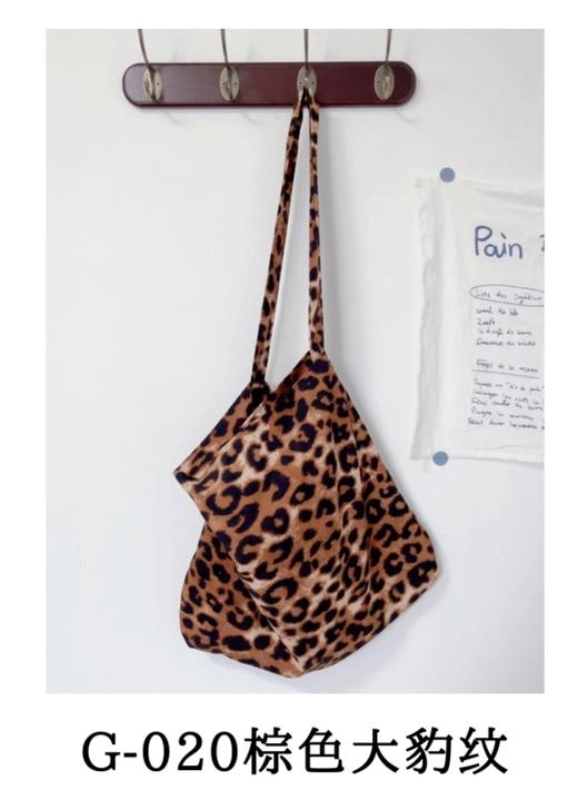 今日份OOTD#🖤【中韩爆火明星同款豹纹帆布包】👍#中韩女明星钟爱款 #杨幂同款💖#赵露思同款#💖宋慧乔同款#💖韩素希同款#💖 商品图9