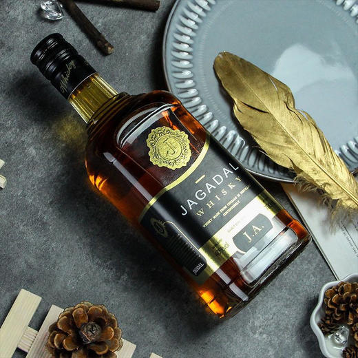 【积分换购】英国XO威士忌-黑方洋酒-40度 商品图0