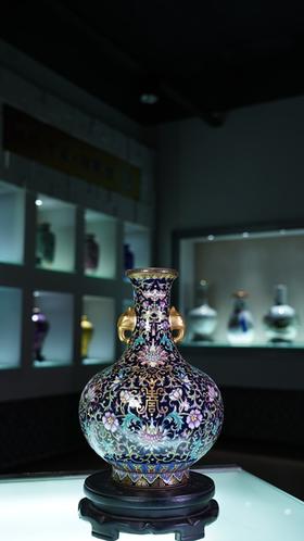 霁蓝描金珐琅彩双耳瓶