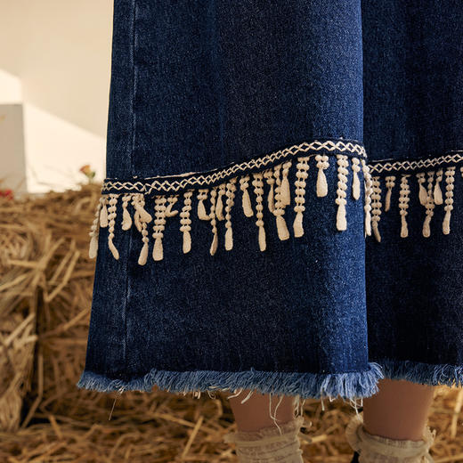 两三事 流浪之魂 森系风流苏织带拼接绣花牛仔半身裙 商品图3