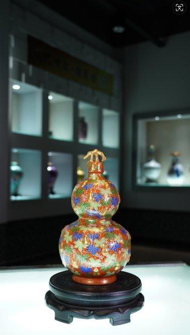 带盖描金珐琅彩葫芦瓶 商品图0
